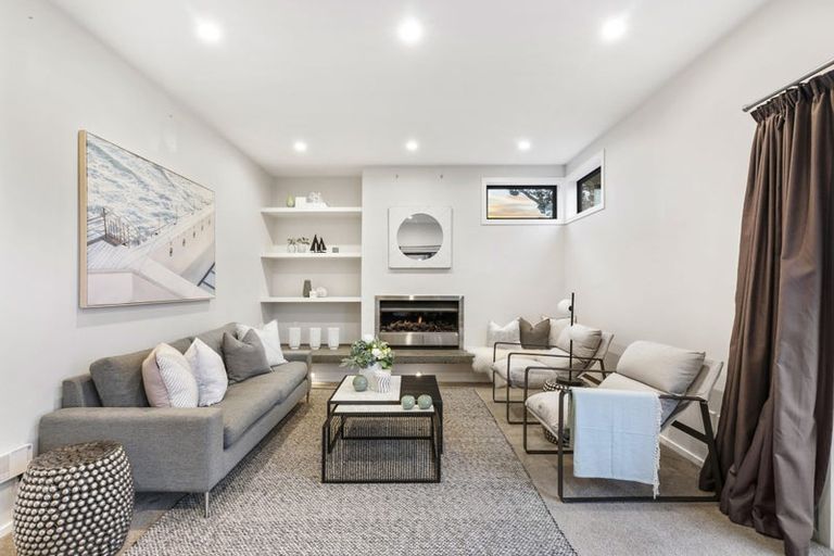 Photo of property in 2/31 Tamaki Drive, Pakuranga, Auckland, 2010