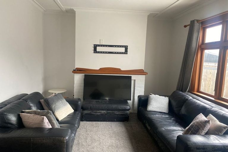 Photo of property in 28 Alfred Street, Roslyn, Palmerston North, 4414