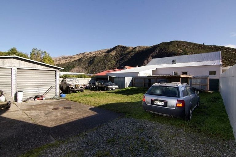 Photo of property in 13 Hermitage Street, Roxburgh, 9500