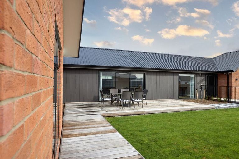 Photo of property in 21 Maurice James Way, Prebbleton, 7604