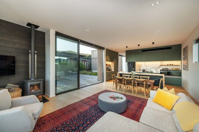 Photo of property in 6 Akitu Rise, Wanaka, 9305