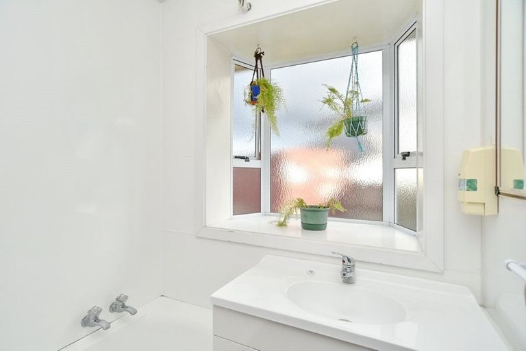 Photo of property in 9 Wildwood Avenue, Wainoni, Christchurch, 8061