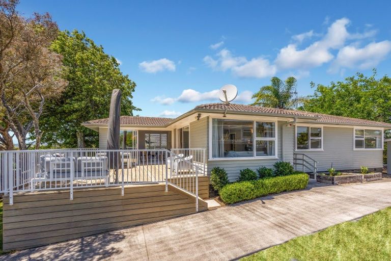 Photo of property in 17 Advene Road, Cockle Bay, Auckland, 2014