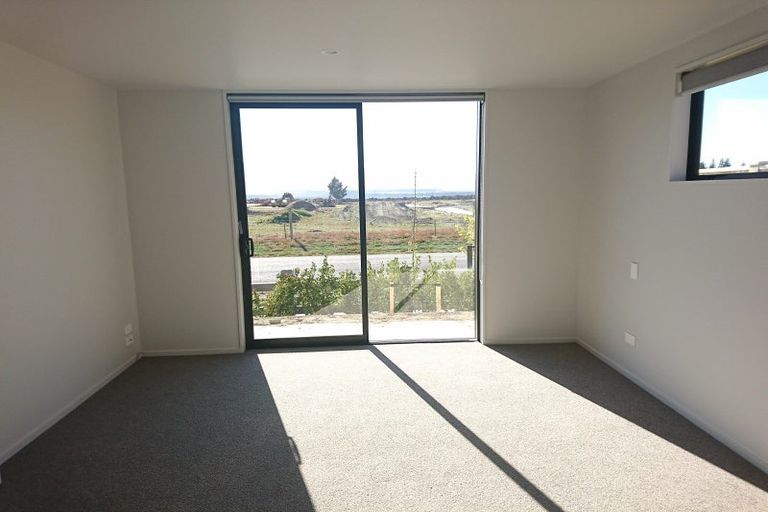 Photo of property in 28 Mount Creighton Crescent, Wanaka, 9305