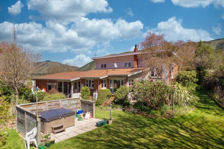 Photo of property in 82 Point Bush Road, Waimate, 7979