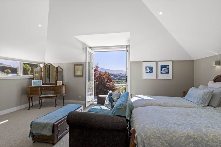 Photo of property in 32 Amber Close, Arthurs Point, Queenstown, 9371