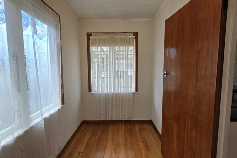Photo of property in 4 Binsted Road, New Lynn, Auckland, 0600