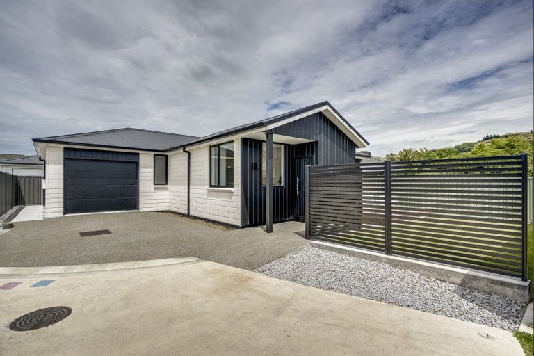 Photo of property in 21 West Place, Greenmeadows, Napier, 4112