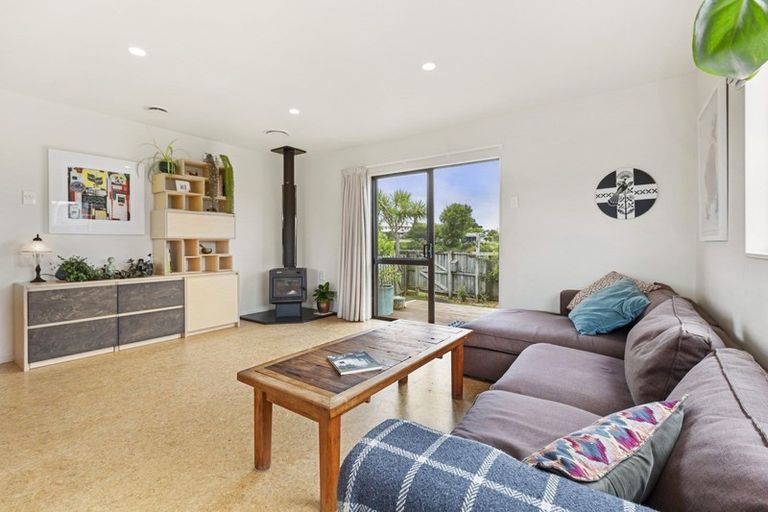 Photo of property in 9 Point Street, Raglan, 3225