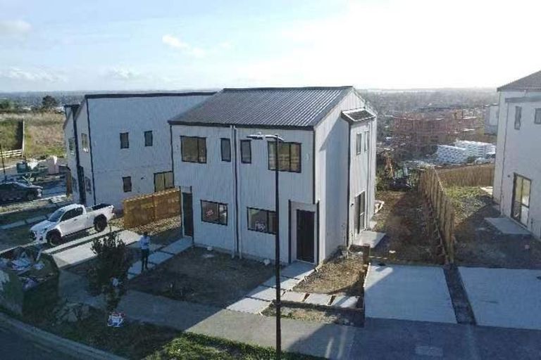 Photo of property in 27a Crestview Rise, Papakura, 2110