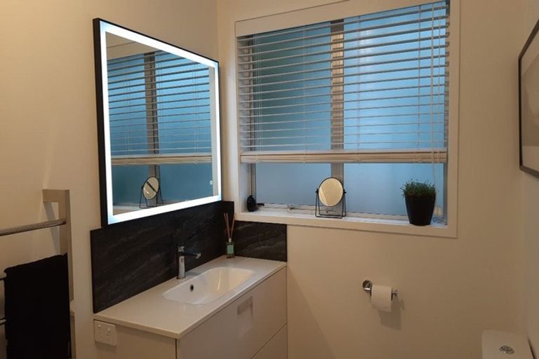 Photo of property in 662 Beach Road, Browns Bay, Auckland, 0630