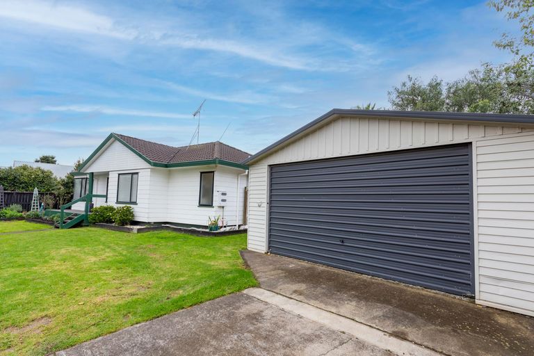 Photo of property in 37 Rosemead Place, Randwick Park, Auckland, 2105