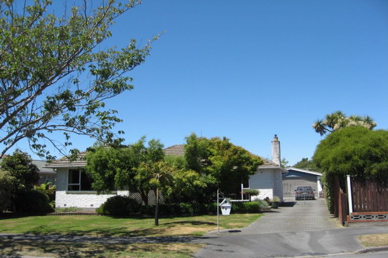 Photo of property in 5 Elder Place, Parklands, Christchurch, 8083