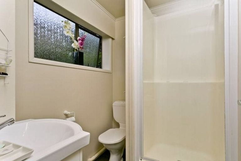 Photo of property in 1/3 Sunset Road, Totara Vale, Auckland, 0632