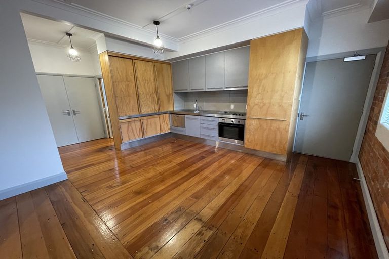 Photo of property in 98 Riddiford Street, Newtown, Wellington, 6021