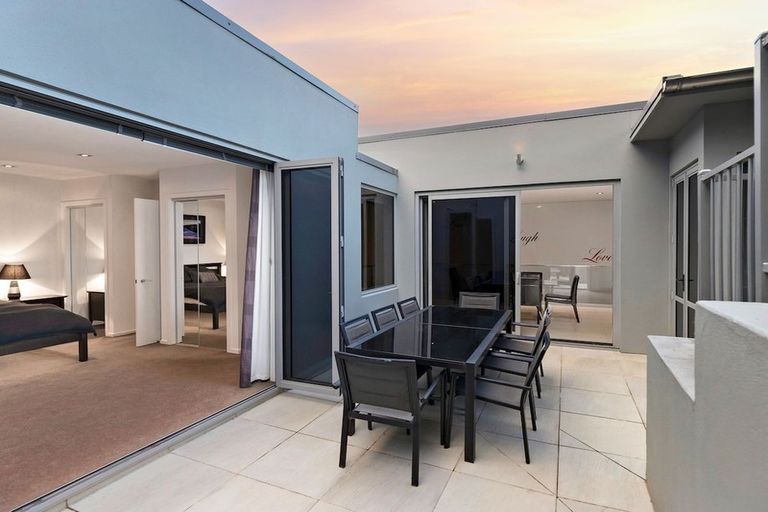 Photo of property in 6 Chandler Lane, Fernhill, Queenstown, 9300