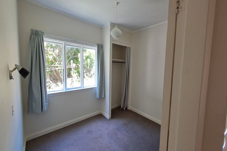 Photo of property in 11 Melrose Road, Island Bay, Wellington, 6023