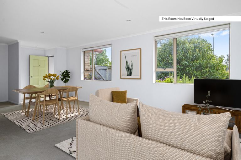 Photo of property in 2 Kathleen Reece Place, Waiuku, 2123