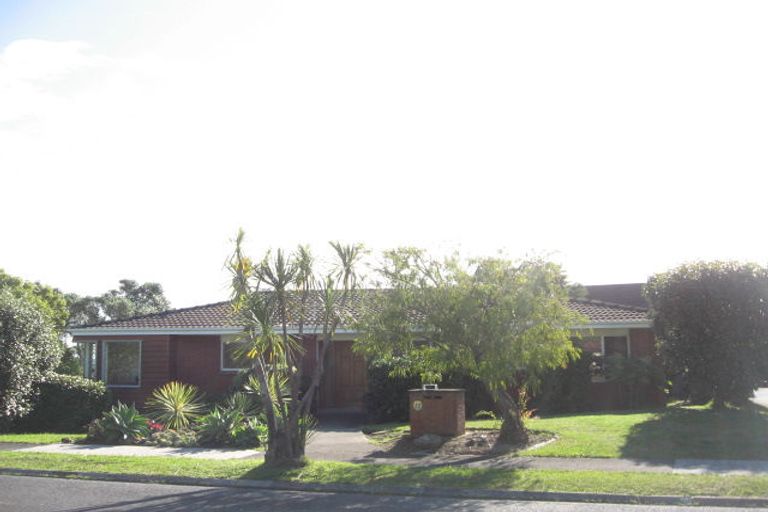 Photo of property in 17 Copperfield Terrace, Mellons Bay, Auckland, 2014