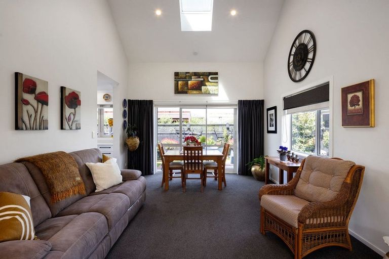 Photo of property in 11 Tucker Close, Leamington, Cambridge, 3432