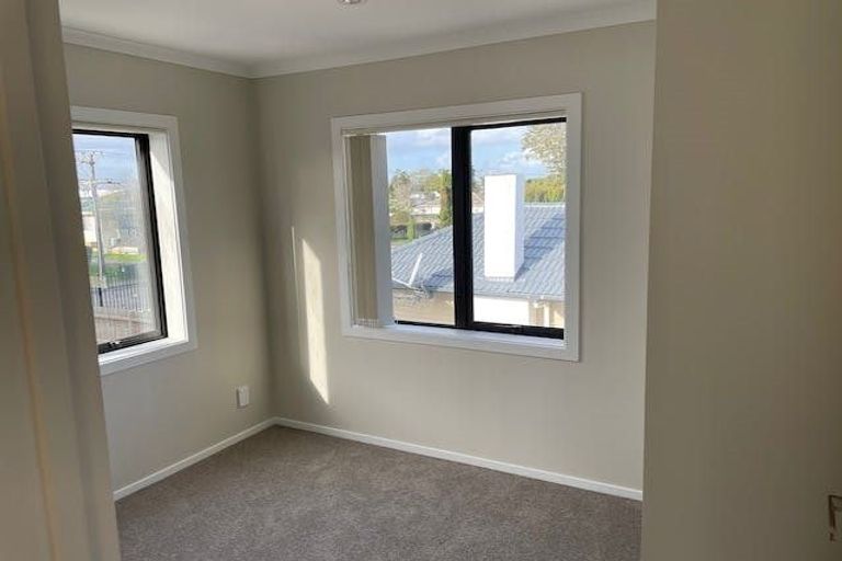 Photo of property in 3 Edwards Avenue, Henderson, Auckland, 0610