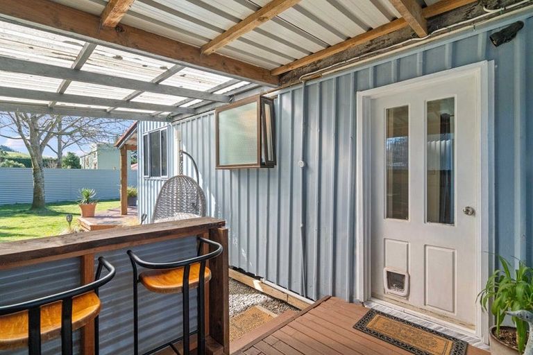 Photo of property in 9 Cross Street, Coalgate, 7673