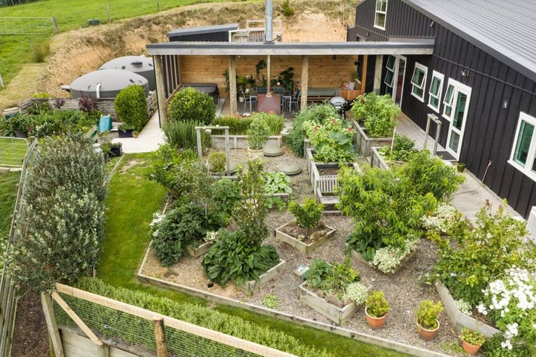 Photo of property in 165 Albert Road, Tokomaru, Palmerston North, 4474