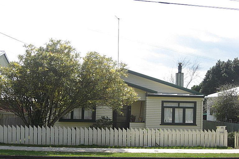 Photo of property in 84 Fulford Street, New Plymouth, 4310