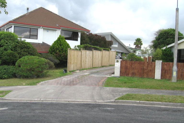 Photo of property in 3 Constable Lane, West Harbour, Auckland, 0618