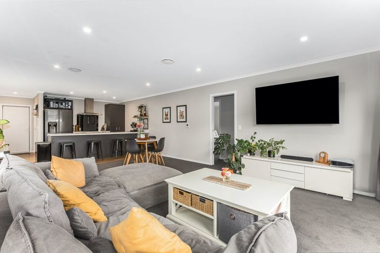 Photo of property in 8 Peter Tapp Way, Wainuiomata, Lower Hutt, 5014