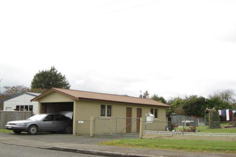 Photo of property in 3 Brunner Street, Murchison, 7007