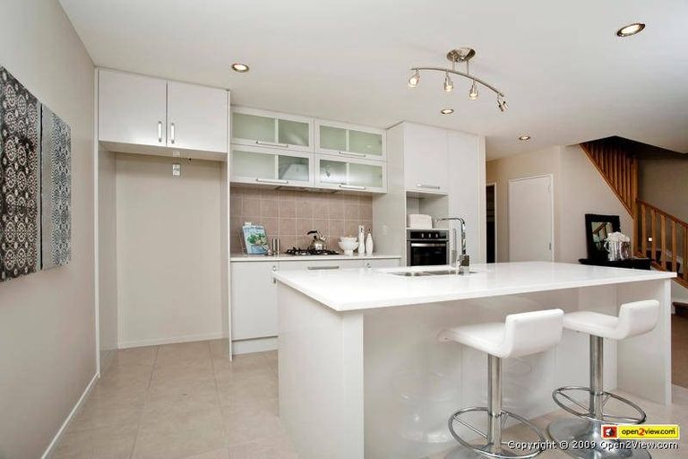 Photo of property in 22 Catlins Place, Fairview Heights, Auckland, 0632