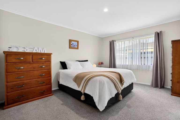 Photo of property in 23 Raabia Close, Parakai, 0830