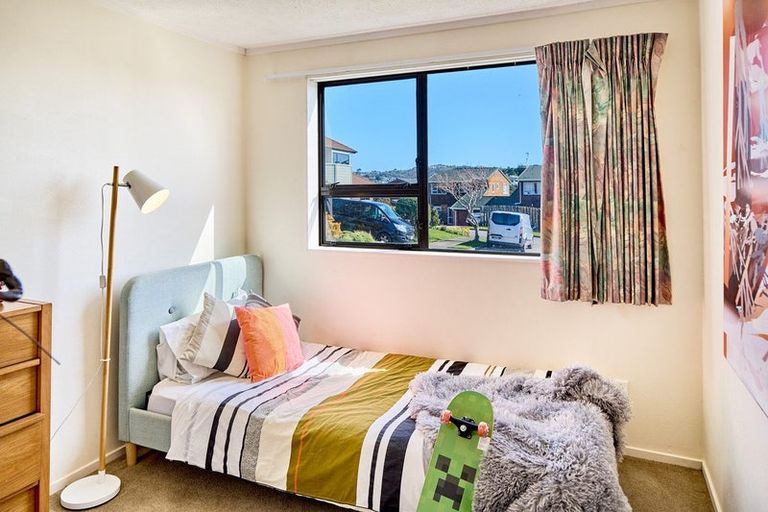 Photo of property in 1 The Top Gallant, Whitby, Porirua, 5024