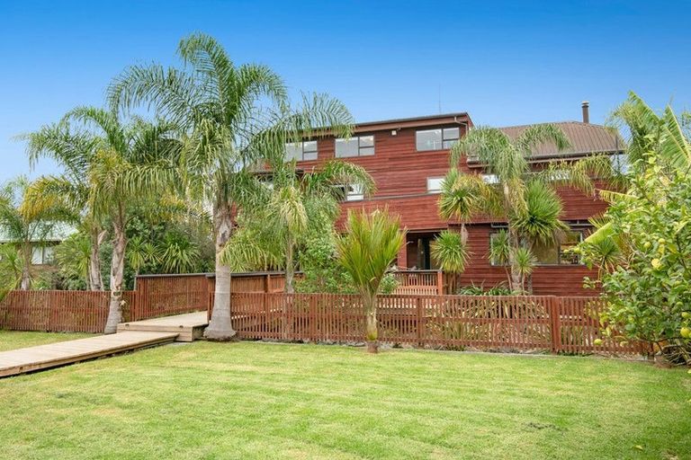 Photo of property in 43 Langton Road, Stanmore Bay, Whangaparaoa, 0932