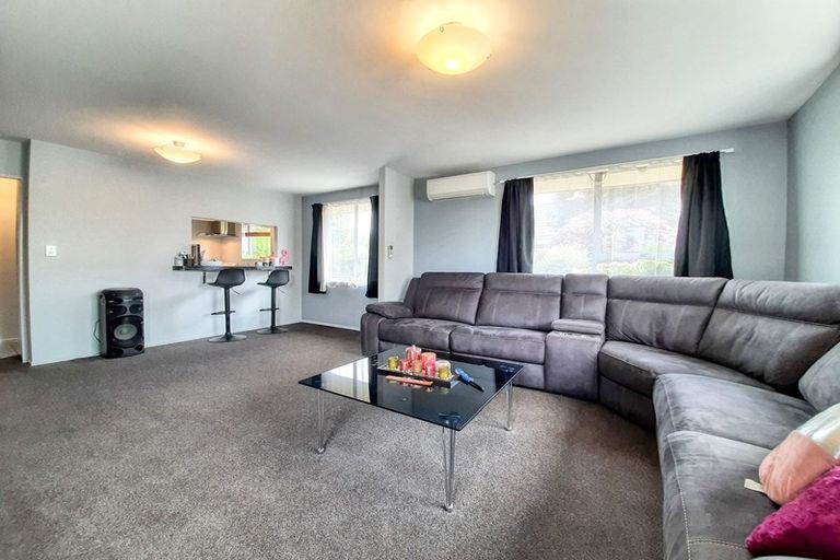 Photo of property in 2/17b Prestons Road, Redwood, Christchurch, 8051