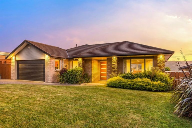 Photo of property in 31 Paparoa Crescent, Aotea, Porirua, 5024