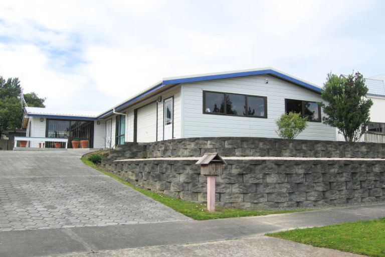Photo of property in 10 Heathcote Place, Fitzherbert, Palmerston North, 4410