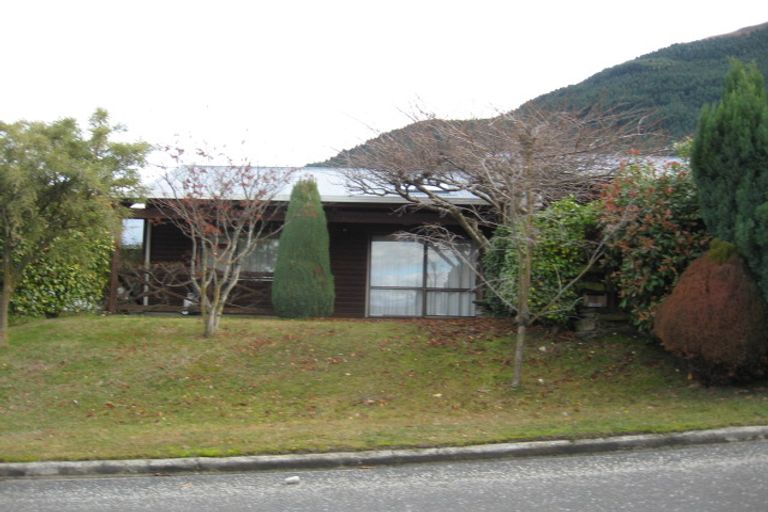 Photo of property in 4a Avalon Crescent, Fernhill, Queenstown, 9300