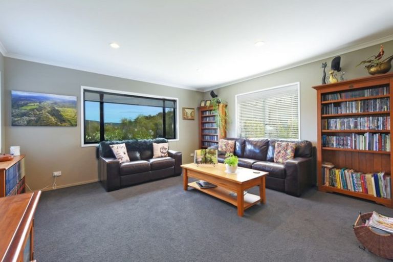 Photo of property in 3 Streets Way, Timberlea, Upper Hutt, 5018