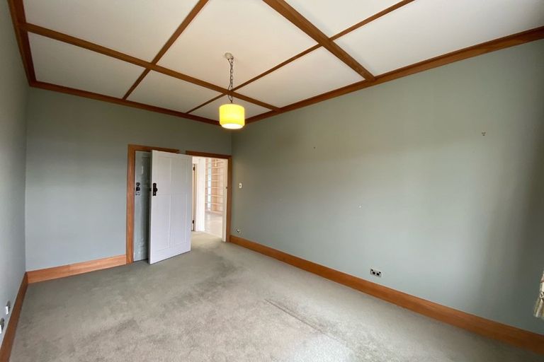 Photo of property in 102 Kelburn Parade, Kelburn, Wellington, 6012