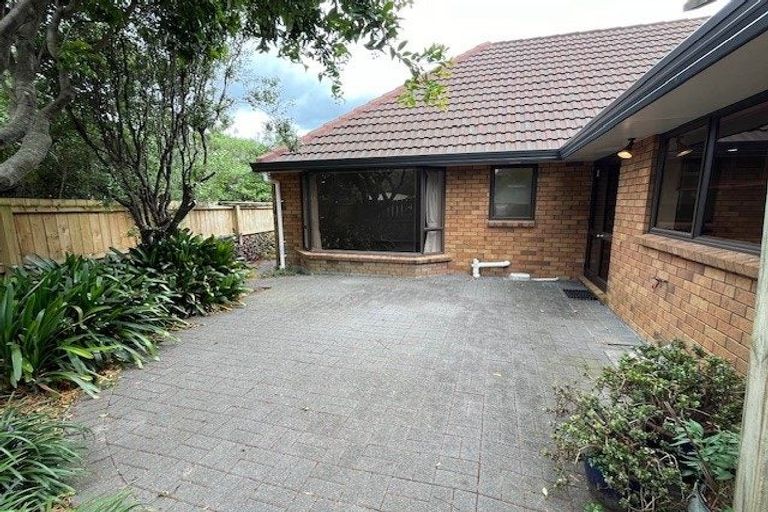Photo of property in 2/31 Crescent Hills Court, Northpark, Auckland, 2013