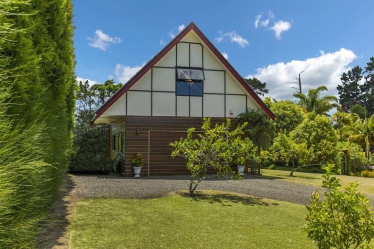 Photo of property in 59 Motu Road, Kumeu, 0891
