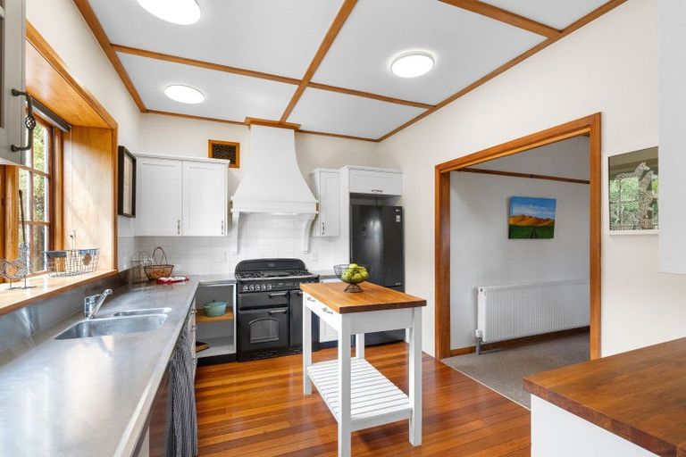 Photo of property in 10 Maire Street, Eastbourne, Lower Hutt, 5013