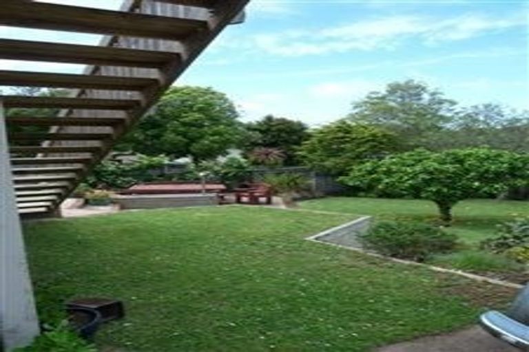 Photo of property in 42 Valley View Road, Glenfield, Auckland, 0629