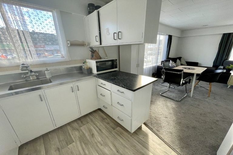 Photo of property in 205 Stokes Valley Road, Stokes Valley, Lower Hutt, 5019