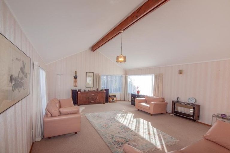Photo of property in 36 Burbank Crescent, Churton Park, Wellington, 6037