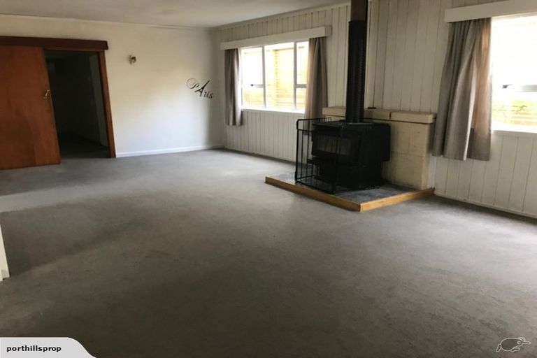 Photo of property in 22 Hawkhurst Road, Lyttelton, 8082