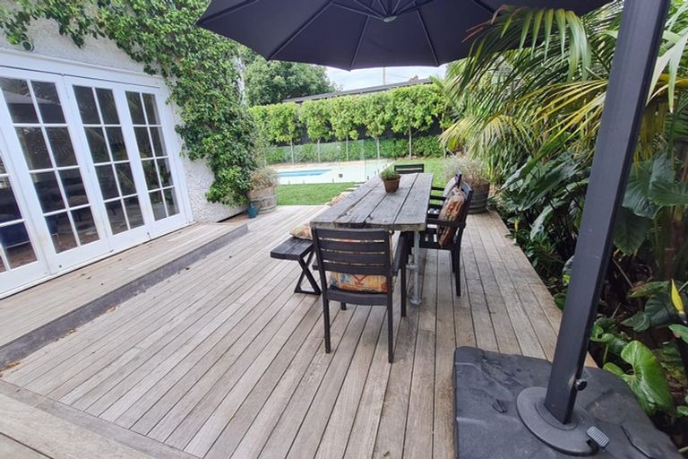 Photo of property in 16 Rossgrove Terrace, Mount Albert, Auckland, 1025