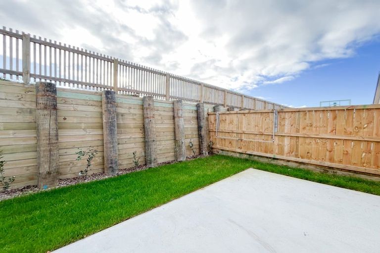 Photo of property in 15 Waruhia Crescent, Rototuna North, 3281